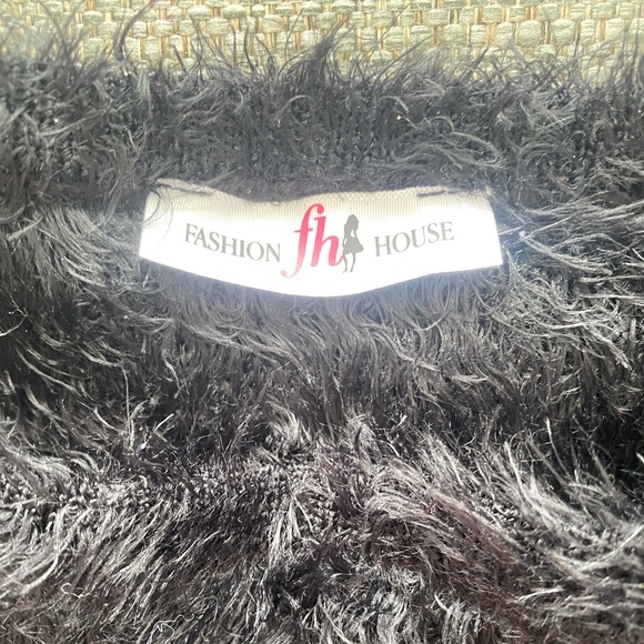 🍒SOLD🍒 NWOT Faux Fur Off the Shoulder Top - Picture 2 of 3